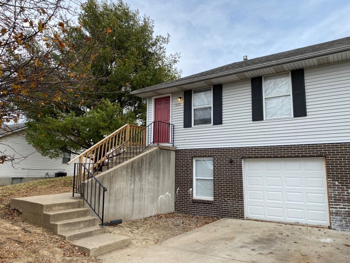 1631 Jackson Ave, Kansas City, MO 64130 Townhome Rentals in Kansas