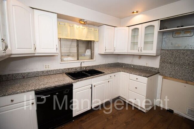 Foto del edificio - Single 3BR 1BA with Garage Near Lee/Miles