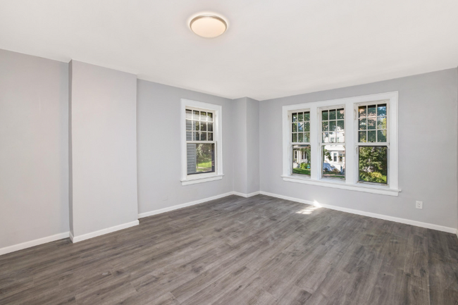 Building Photo - 2724 N Stowell Ave