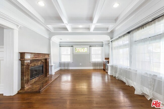 Building Photo - 2230 W 30th St