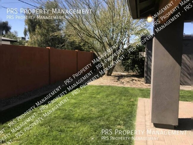 Building Photo - 603 E Solana Dr