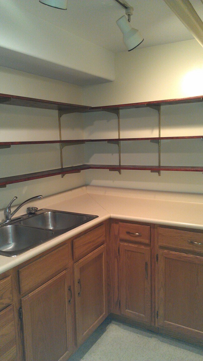 Kitchen - 395 Hamilton St