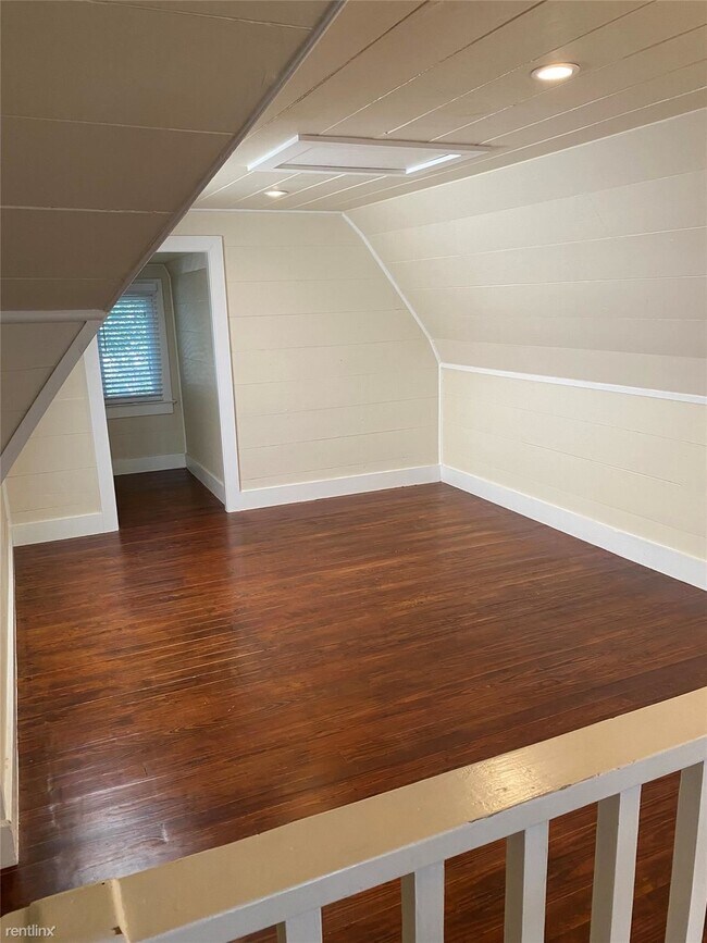 Foto del edificio - 2 br, 1.5 bath Triplex - 6200 Victor St Un...