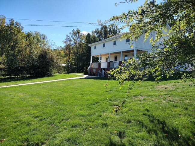 Front of house - 935 Latrobe Crabtree Rd