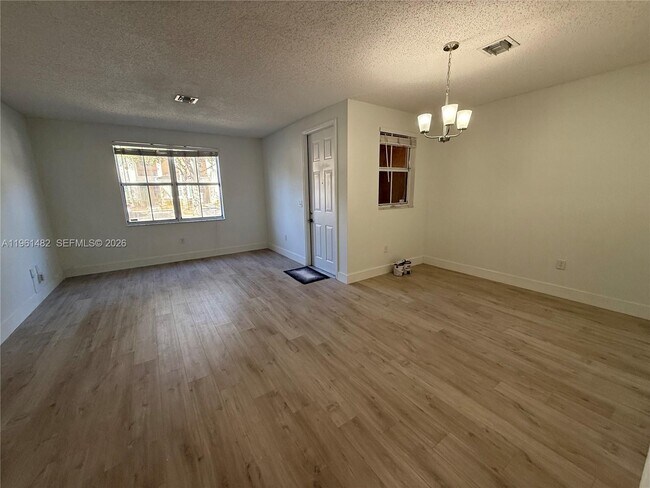 Foto del edificio - 4282 NE 9th St