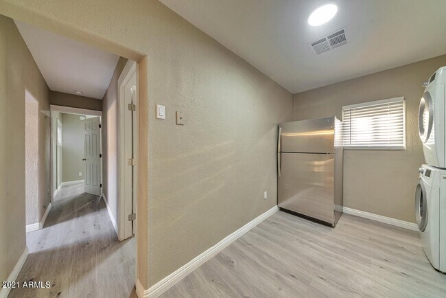 Building Photo - 5206 W Ocotillo Rd