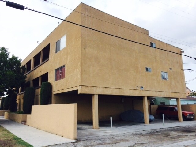 Building Photo - 855 W 102nd St