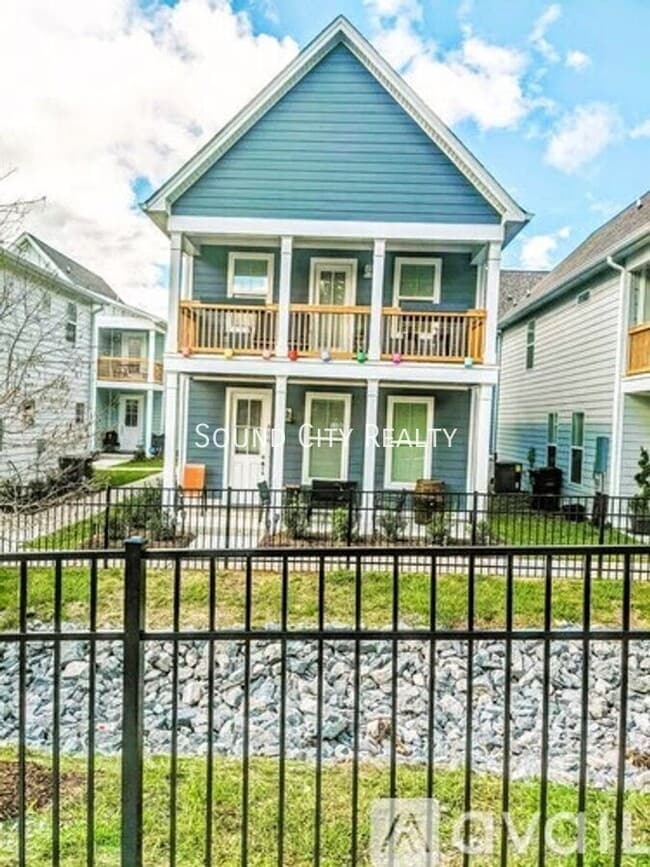 Building Photo - 806 Briar Cir