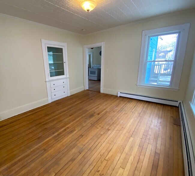 Great little built in storage - 15 Autumn St