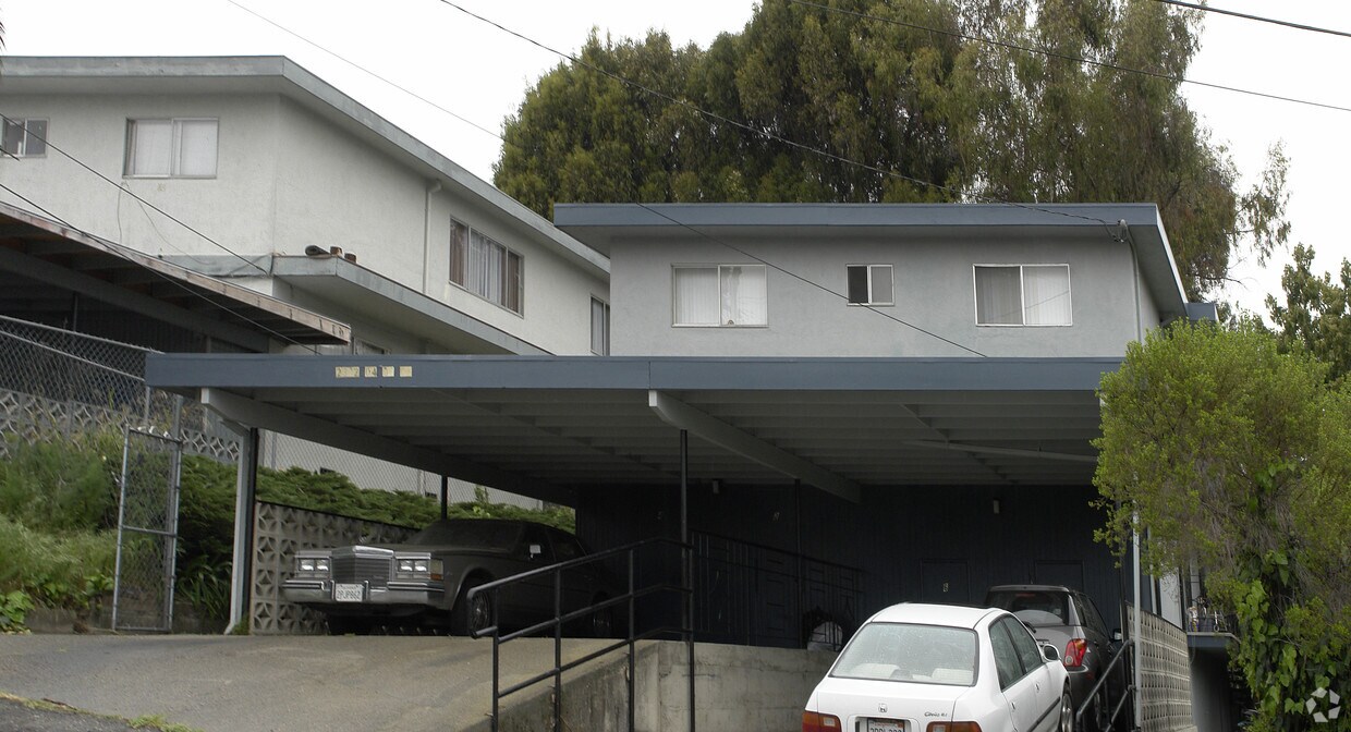 Building Photo - 2302-2308 John Ct