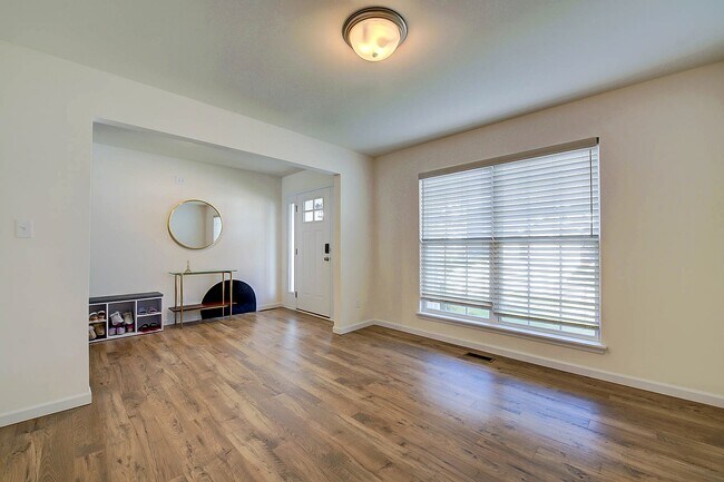 Building Photo - 732 Fox Creek Dr