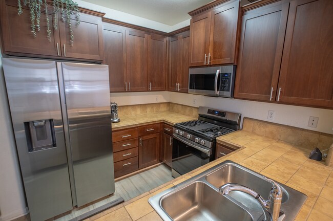Foto del edificio - Amazing Natomas 3/2.5 - Waiting For You!  ...