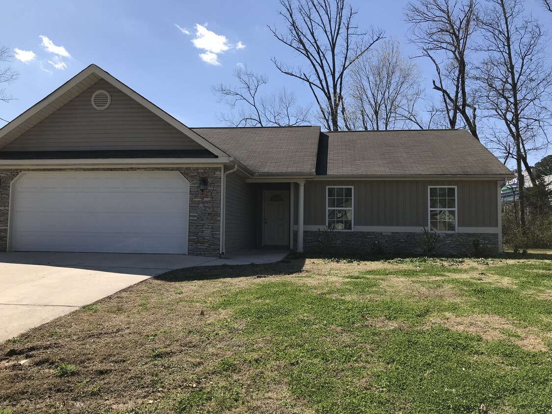 1138 Colony Cir, Fort Oglethorpe, GA 30742 House Rental in Fort