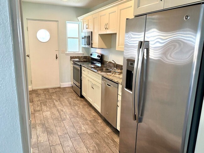 Foto del edificio - 7 E Street Unit A