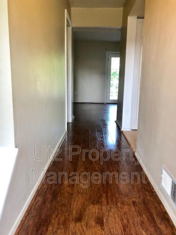 Building Photo - 665 Johahn Dr