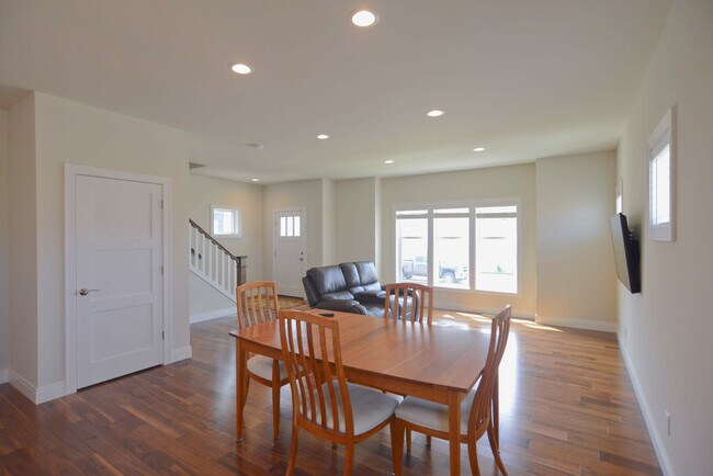 Foto del edificio - 4878 Romaine Rd