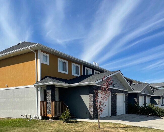 Building Photo - Prairie View Townhomes