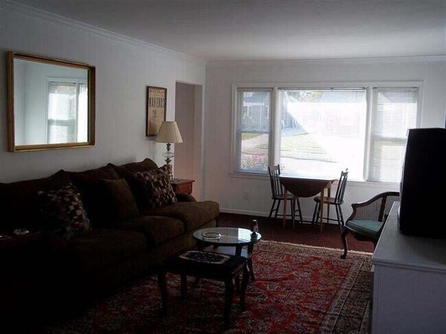 Foto del edificio - 341 Hollyhill Dr