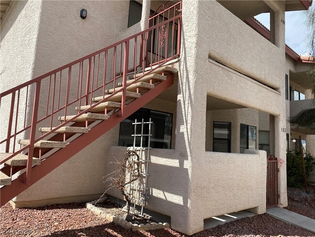 Foto del edificio - 737 Rock Springs Dr
