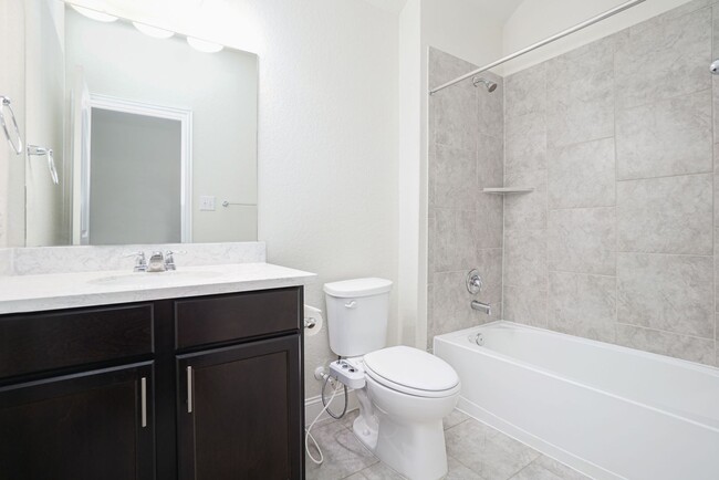 Building Photo - Boerne Move In Ready