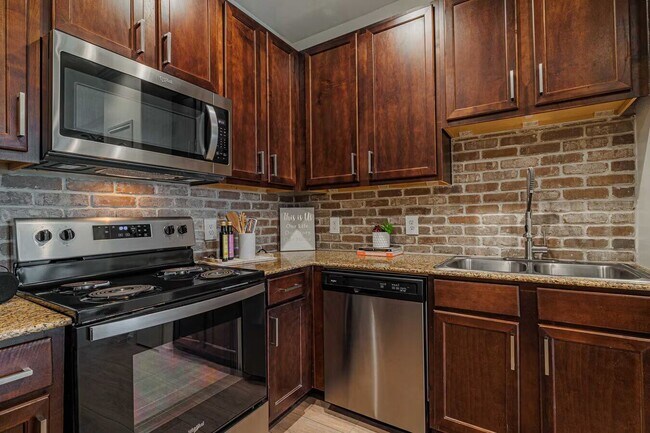 Building Photo - Move In Now & Enjoy $1,000 Off!