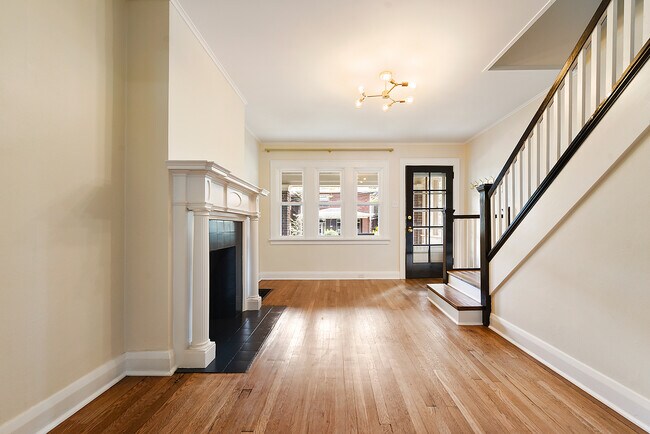 Building Photo - 546 Celeron St