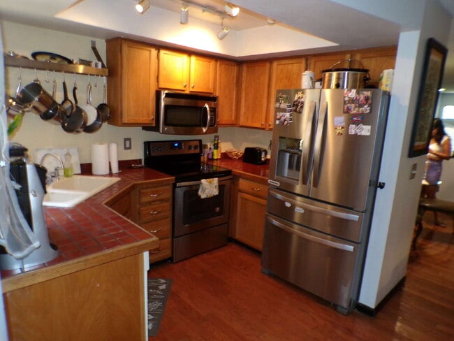 Building Photo - Wind Stream Condos - 3 Bedroom - 2 bathroo...