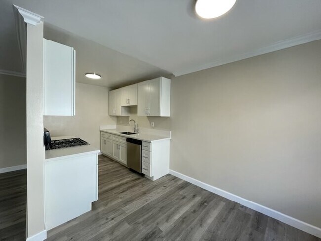 Foto del edificio - 7972 Norton Ave