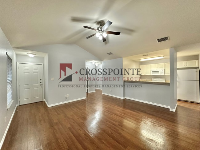 Building Photo - 3 Bedroom 2 Bath Duplex at Mansion Creek in Tyler! 1/2 OFF your first full month’s rent!