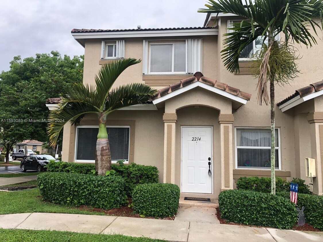 Primary Photo - 2214 SE 24th Pl