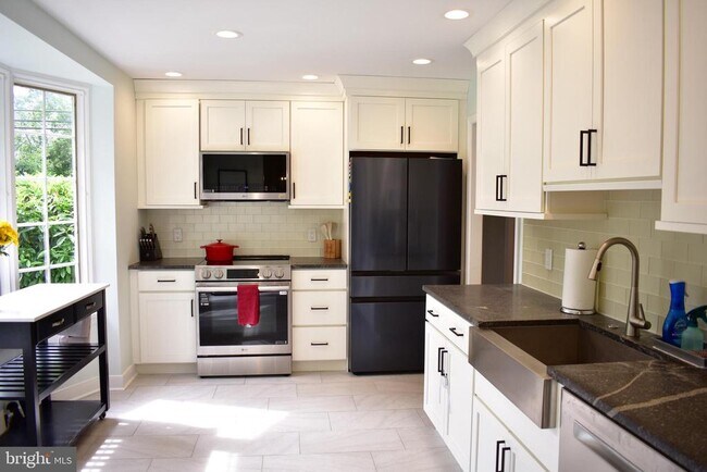 Foto del edificio - 937 N Hill Dr