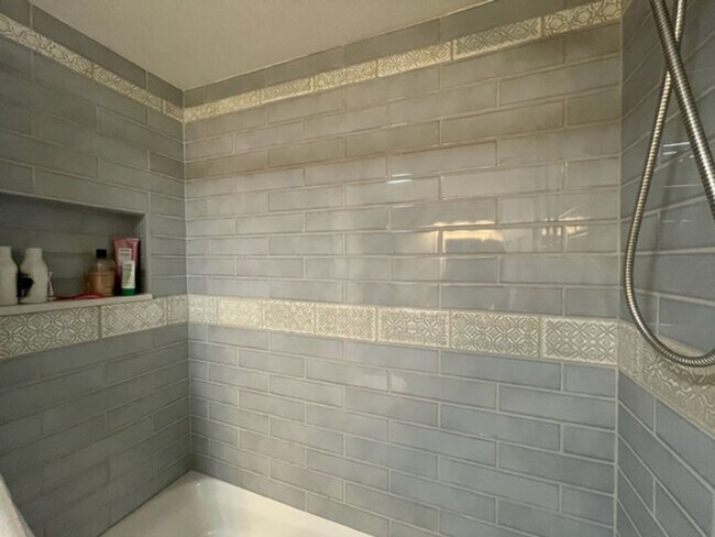 Building Photo - Beautiful & Completely Remodeled 2 Bedroom...