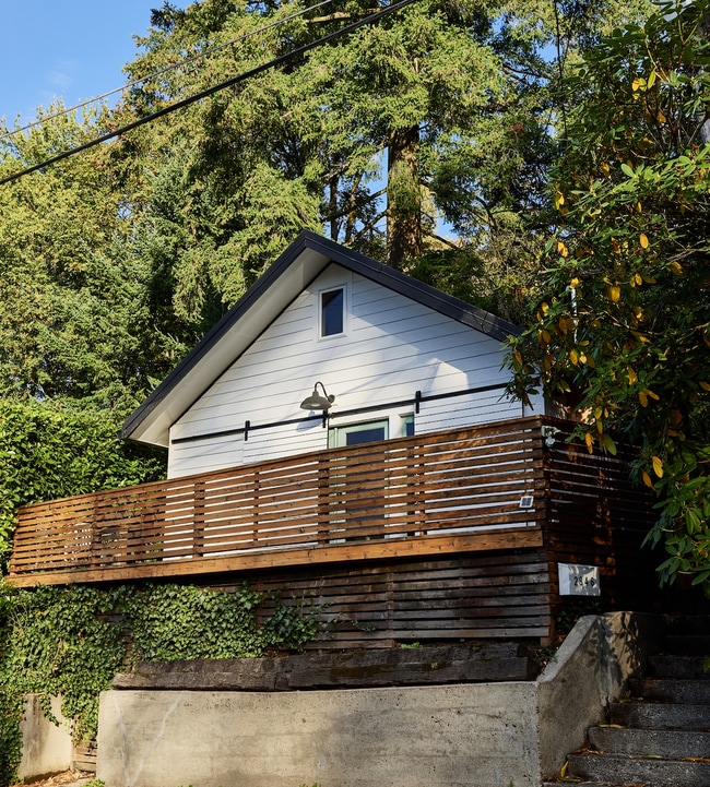 Building Photo - 2846 SW Montgomery Dr