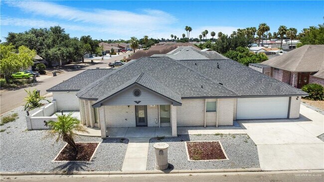 Building Photo - 715 Lake View Dr