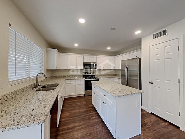 Building Photo - 10383 W Dana Ln