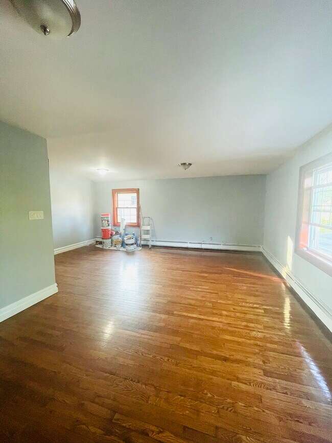 Building Photo - 54 Graves St