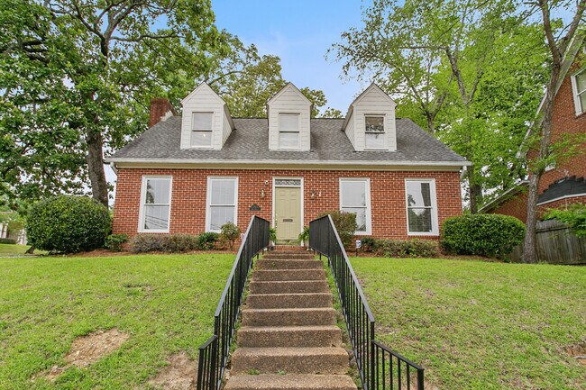 Building Photo - 1703 Pine St