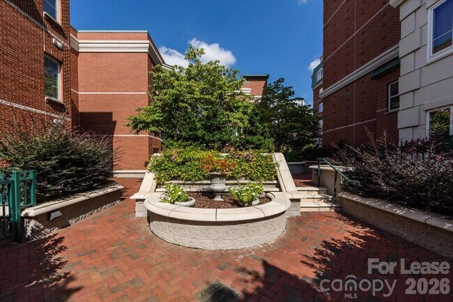 Building Photo - 401 N Church St