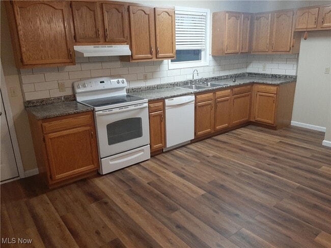 Building Photo - 726 Luke SW Dr