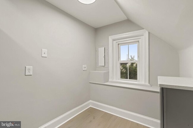 Building Photo - 216 Collingdale Ave