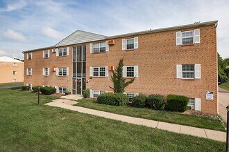 Building Photo - 824 Clough Pike