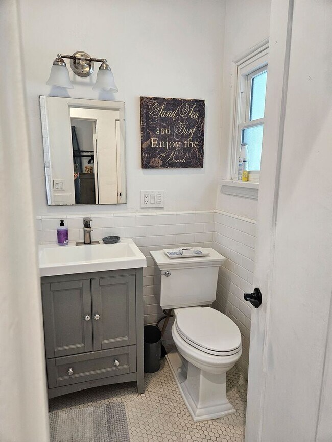 Building Photo - 540 Orange Ave