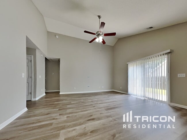 Building Photo - 819 Chablis Dr