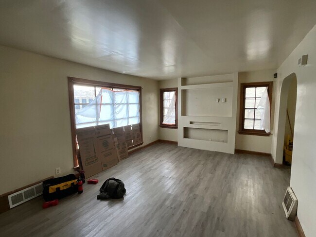 Foto del edificio - Charming Three-Bedroom Single-Family Home with Ongoing Updates