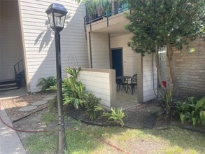 Building Photo - 7135 N Holiday Dr