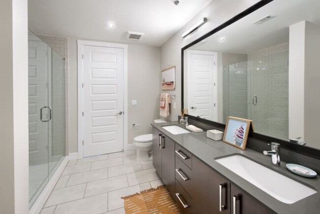 Foto del edificio - 3481 Lakeside Dr NE