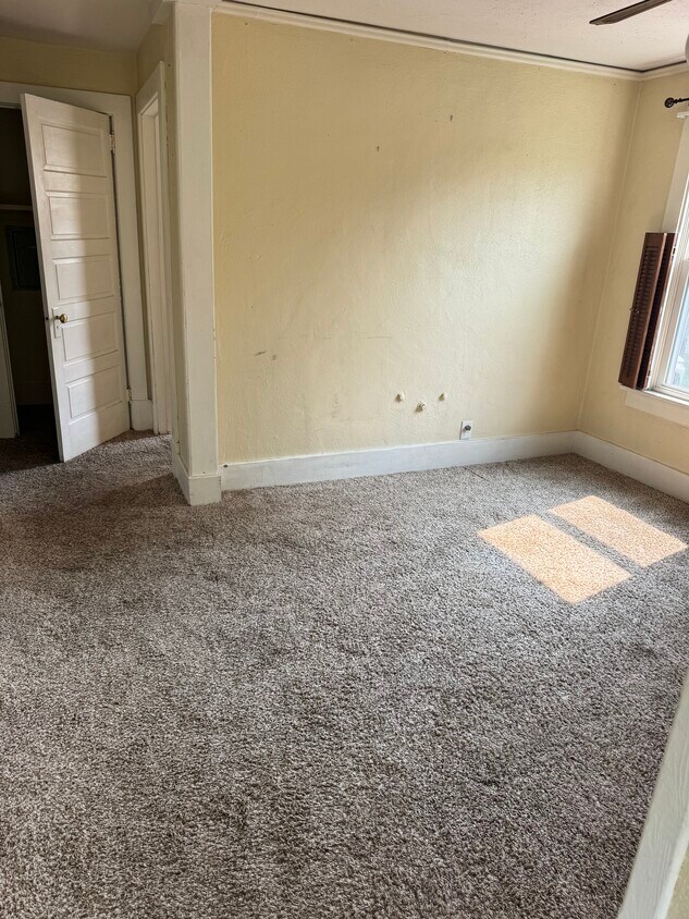Living area - 333 S Boundary Ave SE