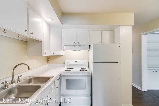 Building Photo - 1 br, 1 bath Apartment - 921 Coolidge Road