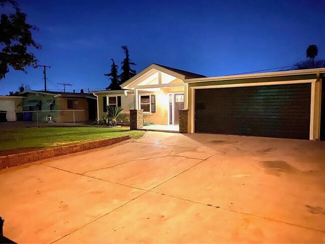 Building Photo - 2915 Cedarglen Dr