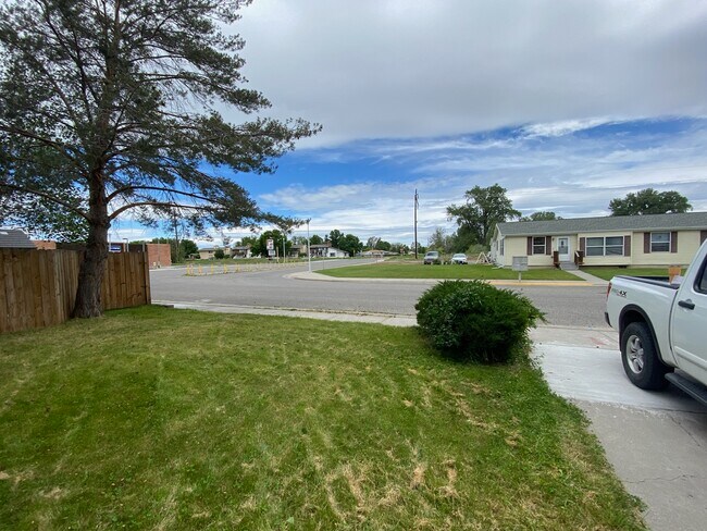 Building Photo - 4032 Cambridge Dr